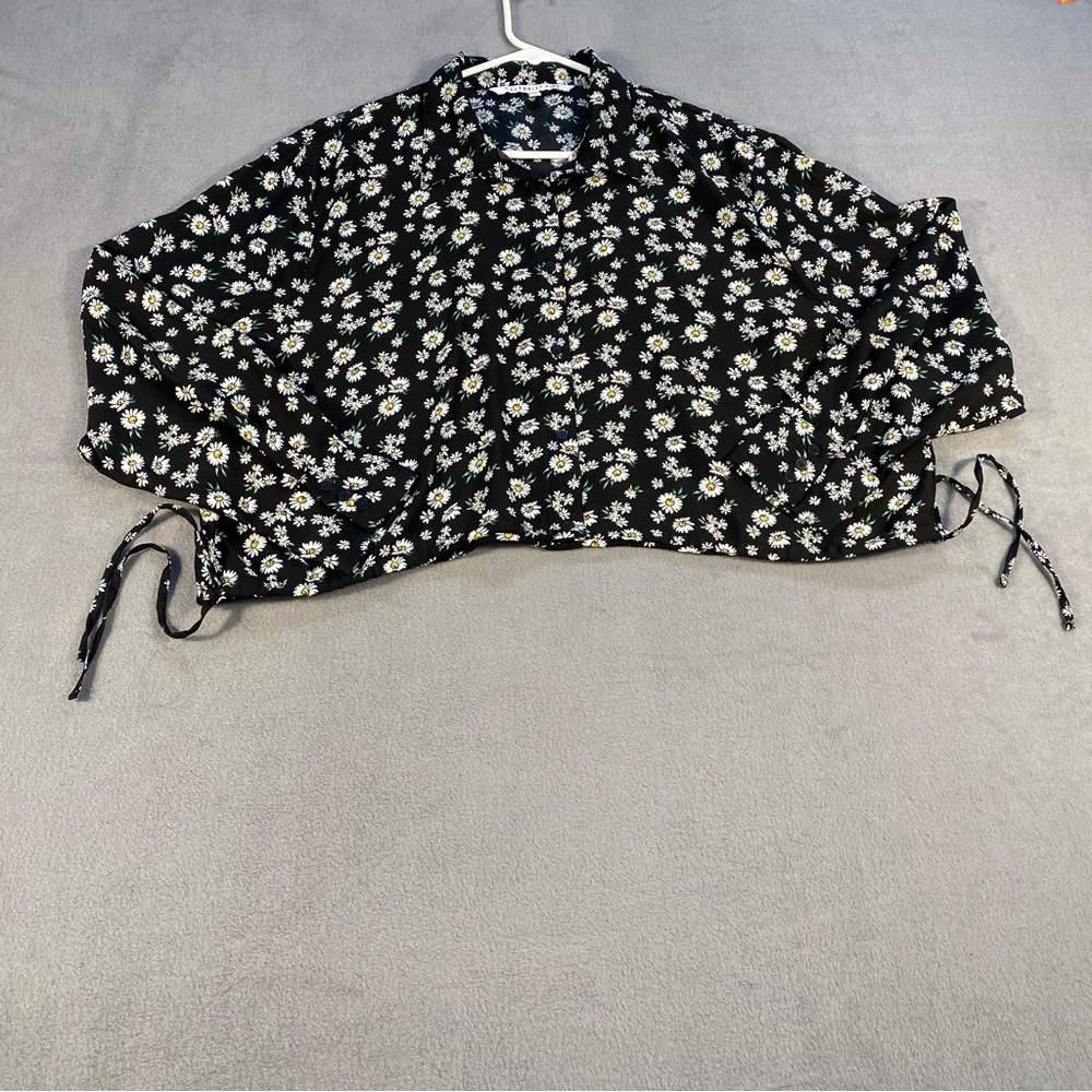 Celebrity Pink Women Junior’s Black & White Floral Button Up Shirt, XL (15-17)